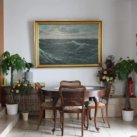 Humboldt Guest house 2*